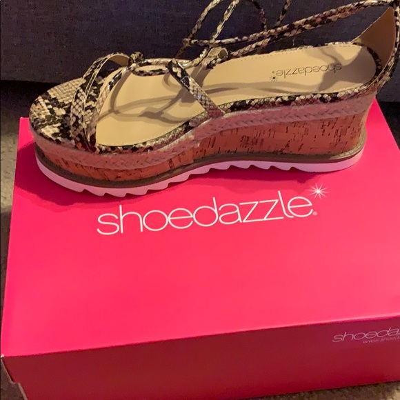 Snakeskin Platform Wrap sandals - Picture 4 of 4